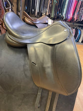 Load image into Gallery viewer, Used 18.5” Frank Baines pirouette Dressage #23210
