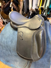 Load image into Gallery viewer, Used 17” HDR Monoflap Dressage Saddle #29244
