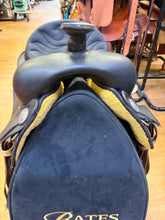 Load image into Gallery viewer, Used Wintec 15” wide Western Saddle #29248
