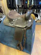Load image into Gallery viewer, Used 16” Wintec Western Saddle #22057
