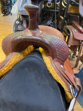 Load image into Gallery viewer, Used 15.5” McCall Lady Cowhorse Western Saddle #23499
