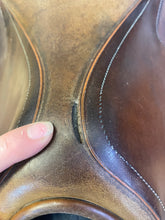 Load image into Gallery viewer, Used 17” Butet Close Contact Saddle #23113
