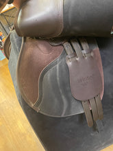 Load image into Gallery viewer, Used 17.5” Wintec Close Contact Saddle #25628
