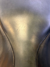 Load image into Gallery viewer, Used 18” Albion SKL Dressage Saddle #27145
