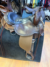 Load image into Gallery viewer, Used 17” High Horse Daisetta Western Saddle
