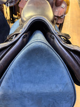 Load image into Gallery viewer, Used 17” Prestige Michel Robert Close Contact
