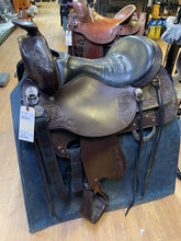 Load image into Gallery viewer, Used Tucker Horizon 16.5” Trail Saddle #25710
