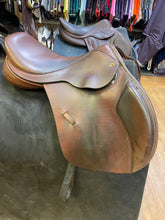 Load image into Gallery viewer, Used 17” Black Country Quantum Close Contact #24889
