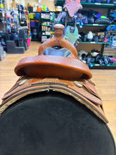 Load image into Gallery viewer, Used 17” Dakota Western Saddle #29113
