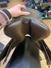 Load image into Gallery viewer, Used 17.5” Wintec Close Contact Saddle #25628
