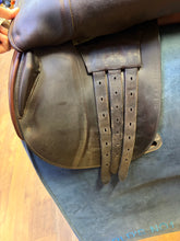 Load image into Gallery viewer, Used 17” Beval Close Contact Saddle #29913
