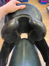 Load image into Gallery viewer, Used 17.5” Devoucoux Mikila Dressage saddle #24096

