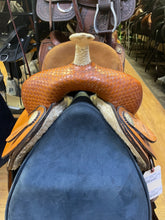Load image into Gallery viewer, Used 15” Dakota Trophy Barrel Saddle #23498
