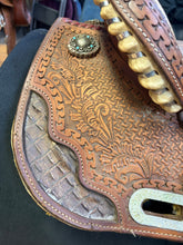 Load image into Gallery viewer, Used 15” Custom Made HR Barrel Saddle #27824
