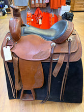 Load image into Gallery viewer, Used 17” Dakota Western Saddle #29113
