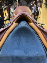 Load image into Gallery viewer, Used 17” HDR Close Contact Saddle #20127
