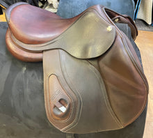 Load image into Gallery viewer, Used 17” CWD 2G Close Contact Saddle #20456
