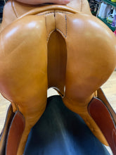 Load image into Gallery viewer, Used 17” Stubben Juventus Hunt Saddle #18915
