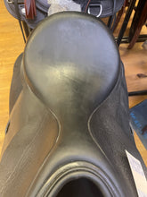 Load image into Gallery viewer, Used 17” Steffens Advantage Dressage Saddle #1800
