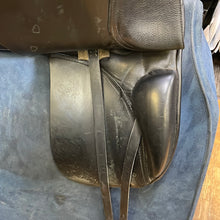Load image into Gallery viewer, Used 17.5” Passier Optmum Dressage Saddle #15496
