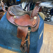 Load image into Gallery viewer, Used 16” Simco Arab Western Saddle #16276
