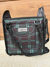 Load image into Gallery viewer, Chestnut Bay Small Collapsible Groom Tote
