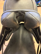Load image into Gallery viewer, Used 18” Loxley Bliss Monoflap Warmblood Dressage saddle
