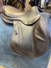 Load image into Gallery viewer, Used 17” CWD 2G Close Contact Saddle #23833
