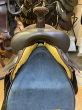 Load image into Gallery viewer, Used 16” Wintec Western Saddle #22057

