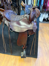 Load image into Gallery viewer, Used 17.5” Tucker Trail Western Saddle #28606

