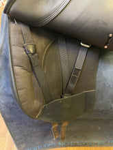Load image into Gallery viewer, Used 17.5” Wintec Pro Dressage Saddle #24491
