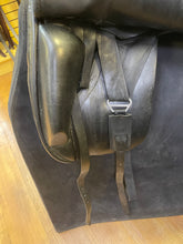 Load image into Gallery viewer, Used 17.5” Detente Dressage Saddle #22074

