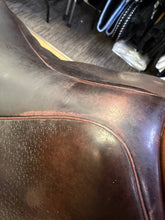 Load image into Gallery viewer, Used 17” Beval Close Contact Saddle #29913
