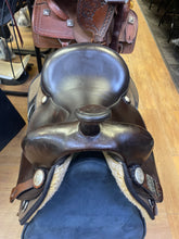 Load image into Gallery viewer, Used 16” Big Horn Flex Western Saddle #23496
