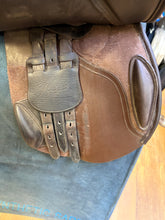 Load image into Gallery viewer, Used 18” Bated Caprilli Classic Close Contact Saddle #27931
