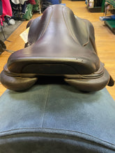 Load image into Gallery viewer, Used 17” CWD 2G Close Contact Saddle #23833

