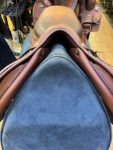Load image into Gallery viewer, Used 17” Butet Premium Saddle #23951
