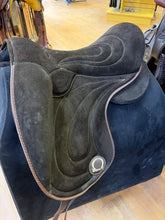 Load image into Gallery viewer, Used Large Signum Brown Paddle Saddle
