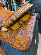 Load image into Gallery viewer, Used 15.5” Simco Western Saddle
