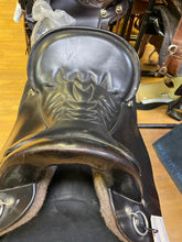 Load image into Gallery viewer, Used 16.5” Tucker Vista Endurance Saddle #25389
