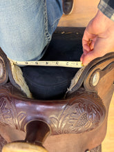 Load image into Gallery viewer, Used 17” Billy Cook Ranch Western Saddle #26299
