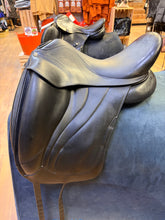 Load image into Gallery viewer, Used 17” Antares Monoflap Dressae Saddle #29249
