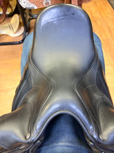 Load image into Gallery viewer, Used 17” Antares Monoflap Dressae Saddle #29249
