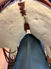 Load image into Gallery viewer, Used 15.5” Circle A All around Western Saddle #28603
