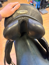 Load image into Gallery viewer, Used 18” Stubben Maestoso Dressage Saddle #27328
