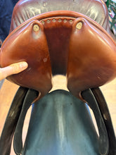 Load image into Gallery viewer, Used 17” Beval Close Contact Saddle #29913
