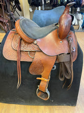 Load image into Gallery viewer, Used 13” Circle M Western Saddle #22053
