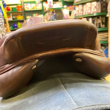 Load image into Gallery viewer, Used 17” CWD Classic SE02 2C Close Contact Saddle #17096
