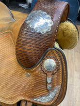 Load image into Gallery viewer, Used 15” Crates Western Show Saddle #20040
