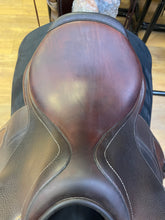 Load image into Gallery viewer, Used 17” CWD 2G Close Contact Saddle #20456
